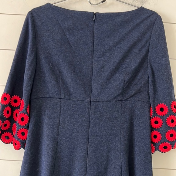 Trina Turk Size 6 Sheath Jersey Empire Waist Red Embroidered Daisy Sleeve - Picture 14 of 16